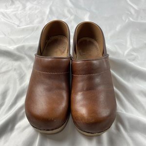 Dansko Clogs size 40 brown and tan